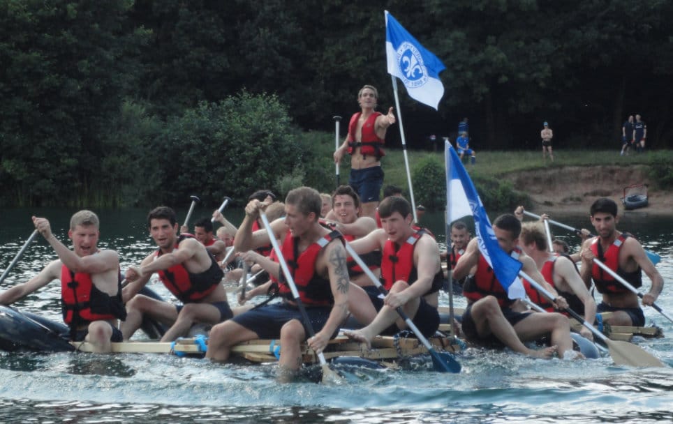 Floßbau Teambuilding